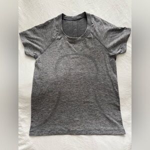 lululemon - Swiftly Tech Short-sleeve Shirt  - waist length - size 6